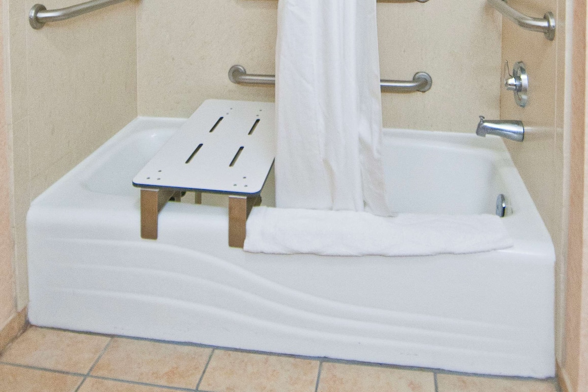 Kamar, 1 Tempat Tidur King, akses difabel, bathtub | Kamar mandi | Pengering rambut