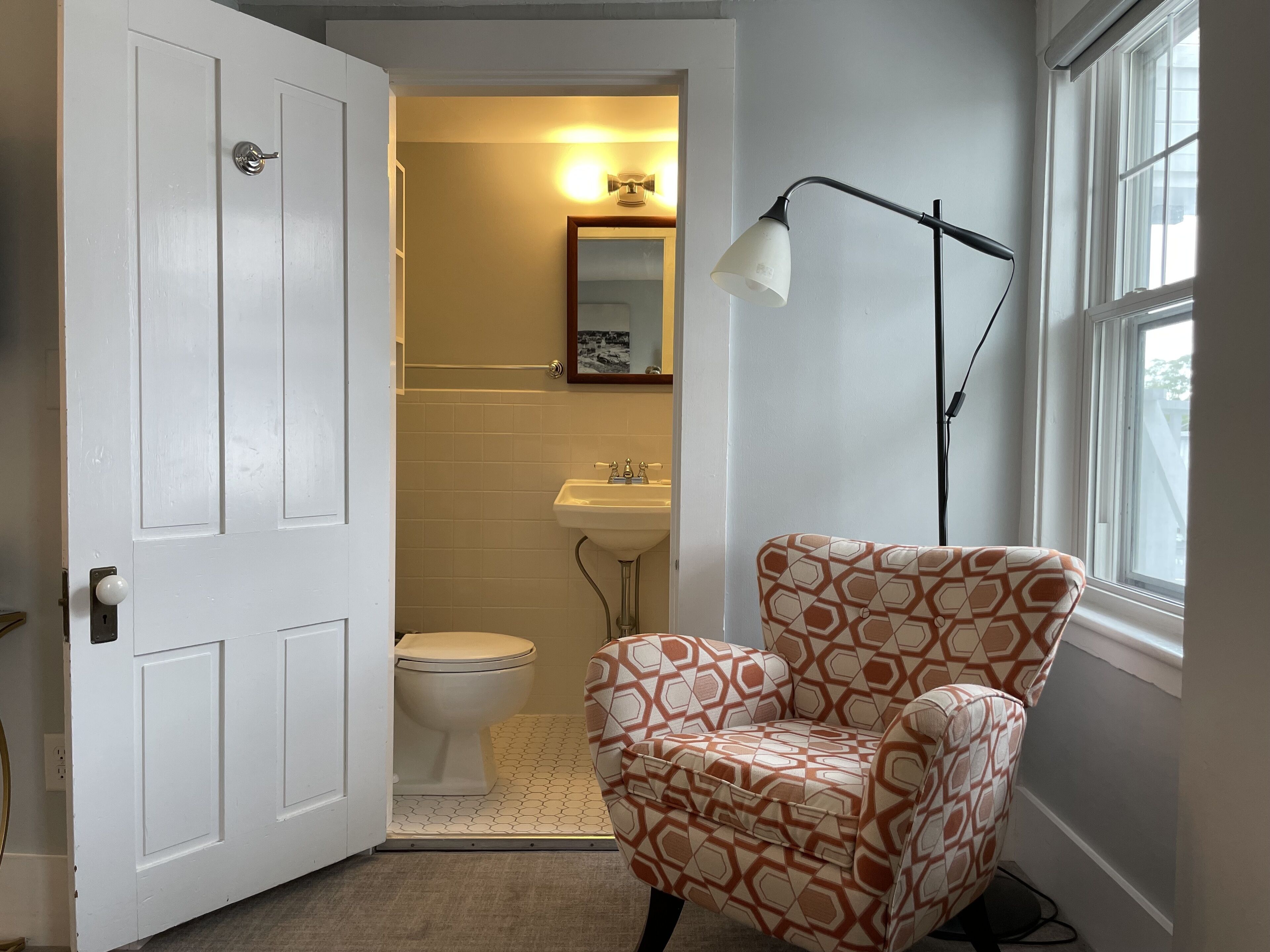 204 charming queen | bathroom | combined shower/bathtub, designer toiletries, hair dryer, bathrobes