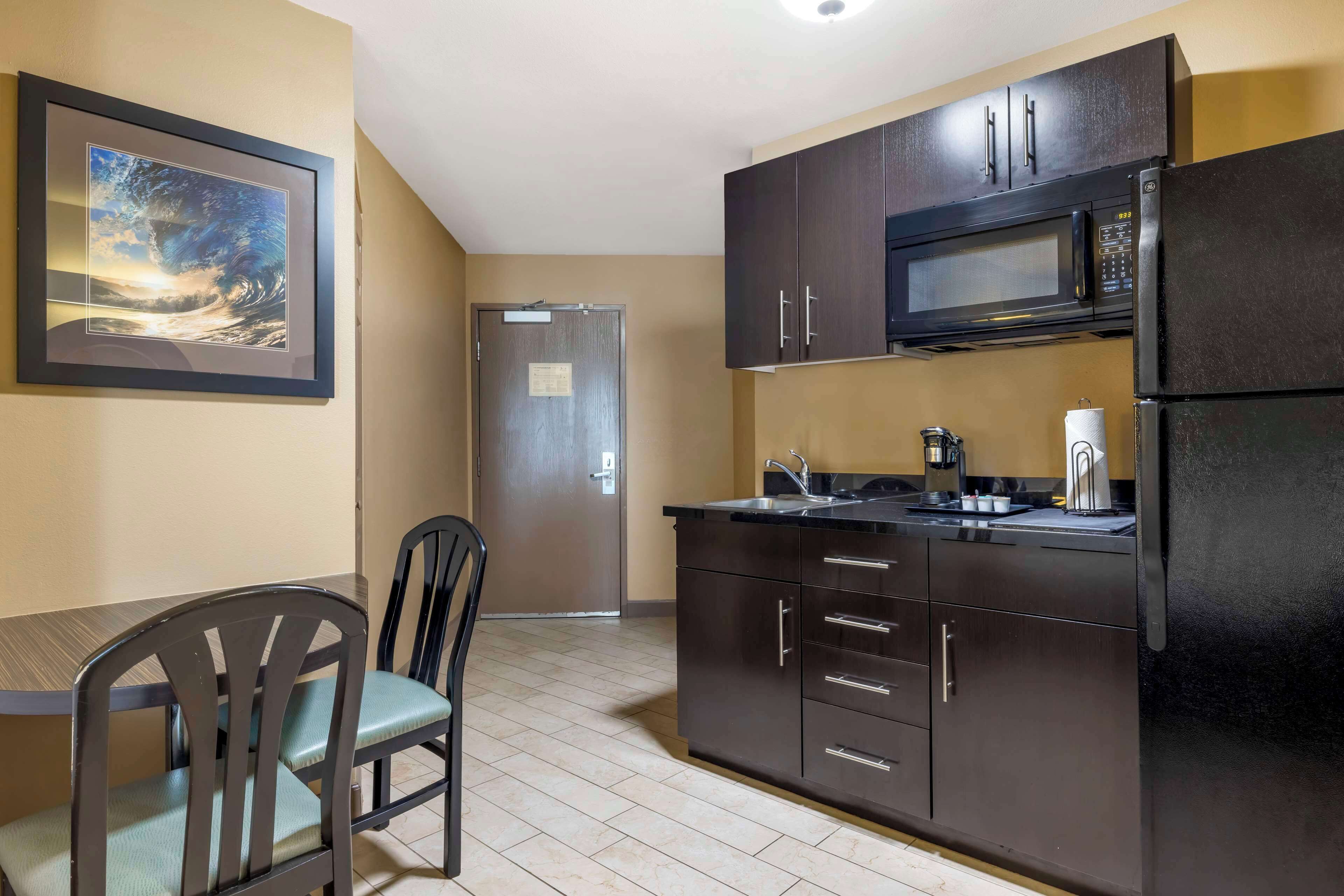 fridge, microwave, coffee/tea maker