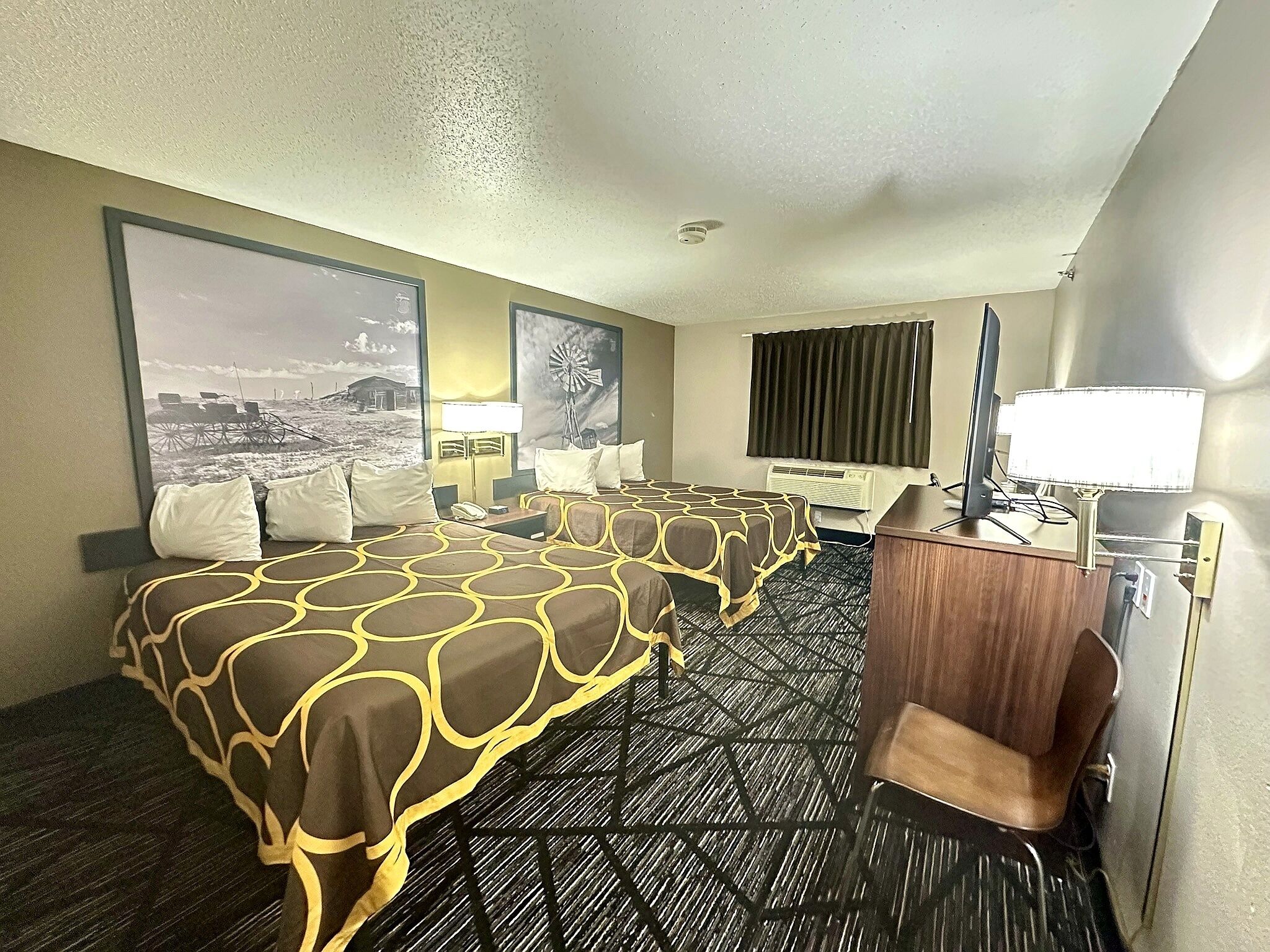 Phòng, 2 giường cỡ queen, không hút thuốc | Trang trí khác biệt, trang bị nội thất với thiết kế riêng biệt, bàn 