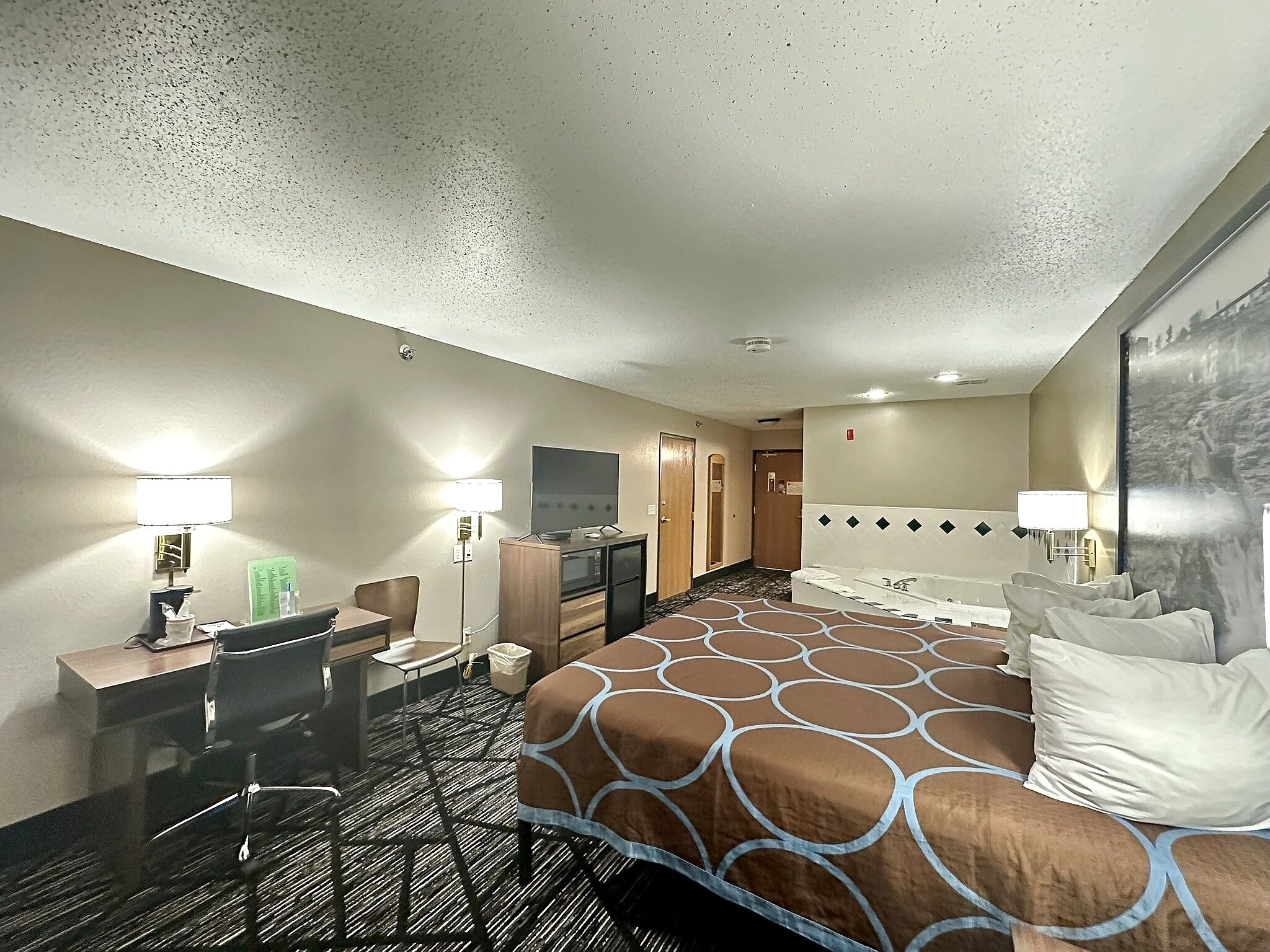 Studio Suite, 1 King Bed, Non Smoking | Individually decorated, individually furnished, desk, blackout curtains