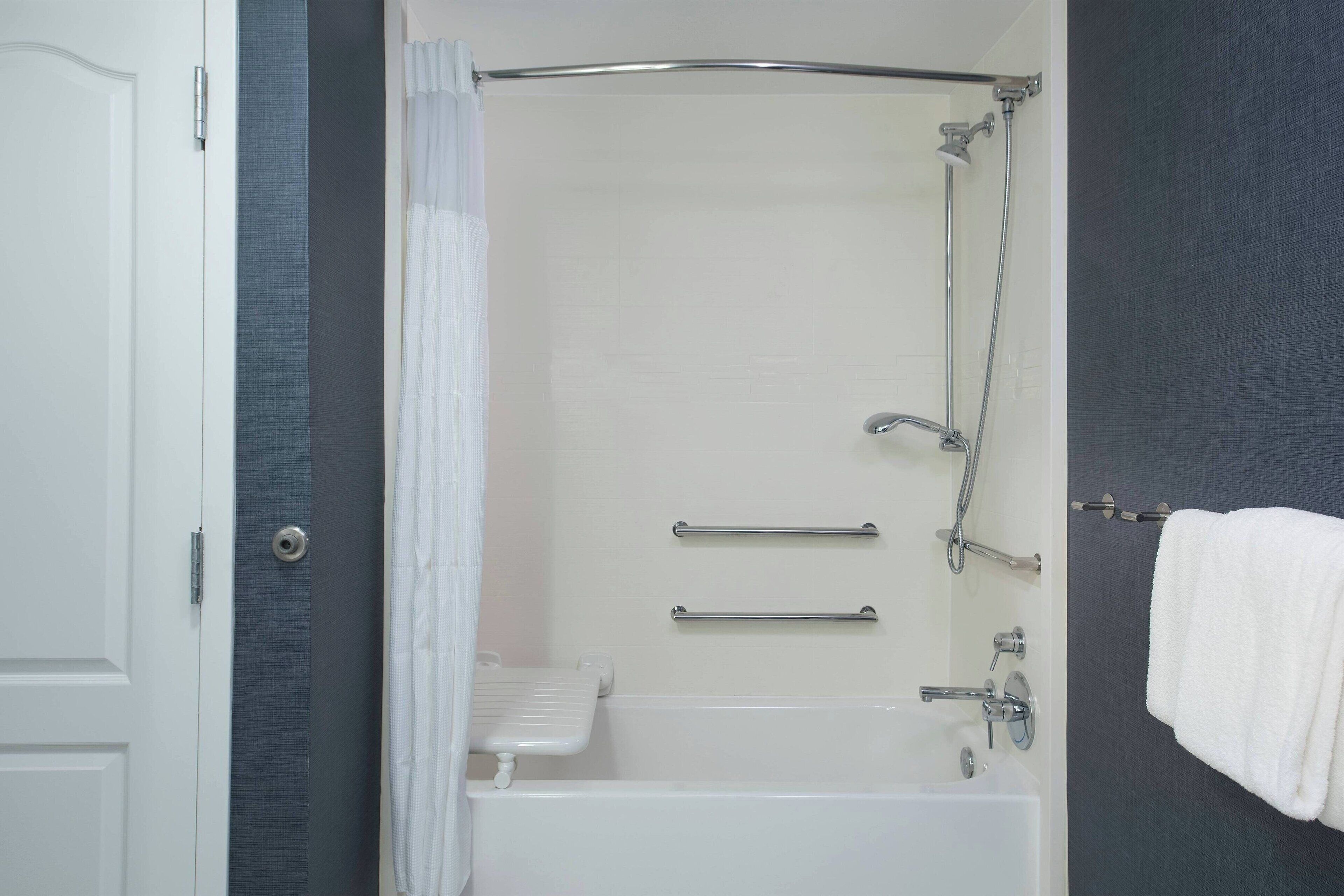 combined shower/bathtub, free toiletries, hair dryer, towels