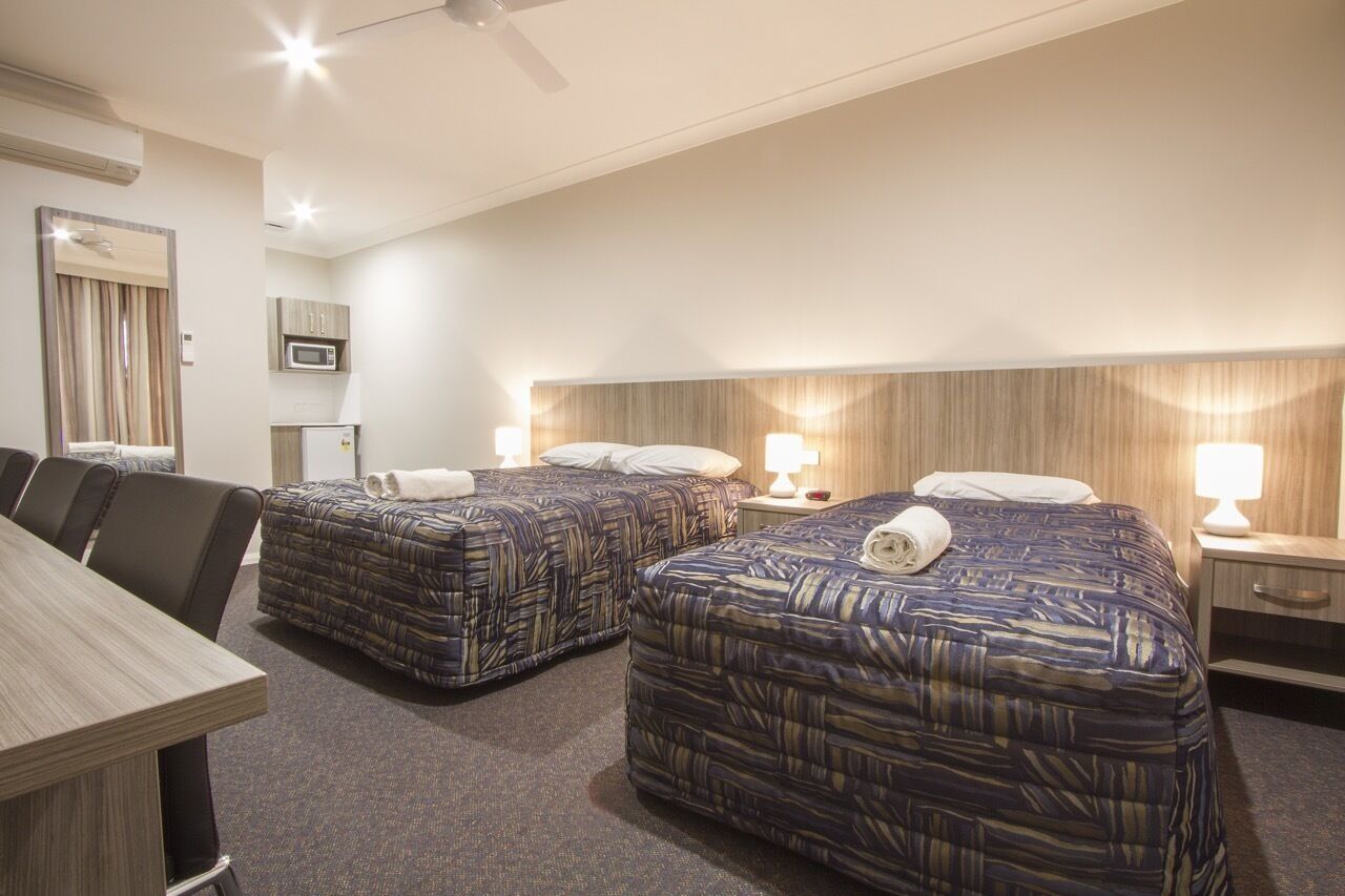 executive twin | minibar, in-room safe, desk, laptop workspace