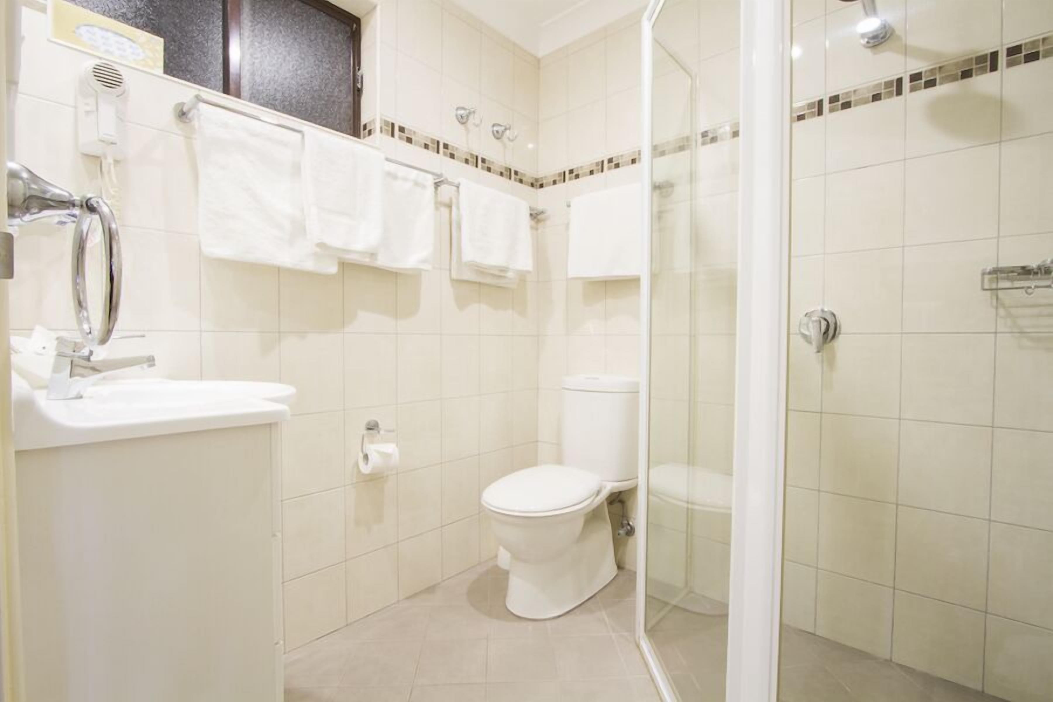 deluxe family | bathroom | free toiletries, hair dryer, towels