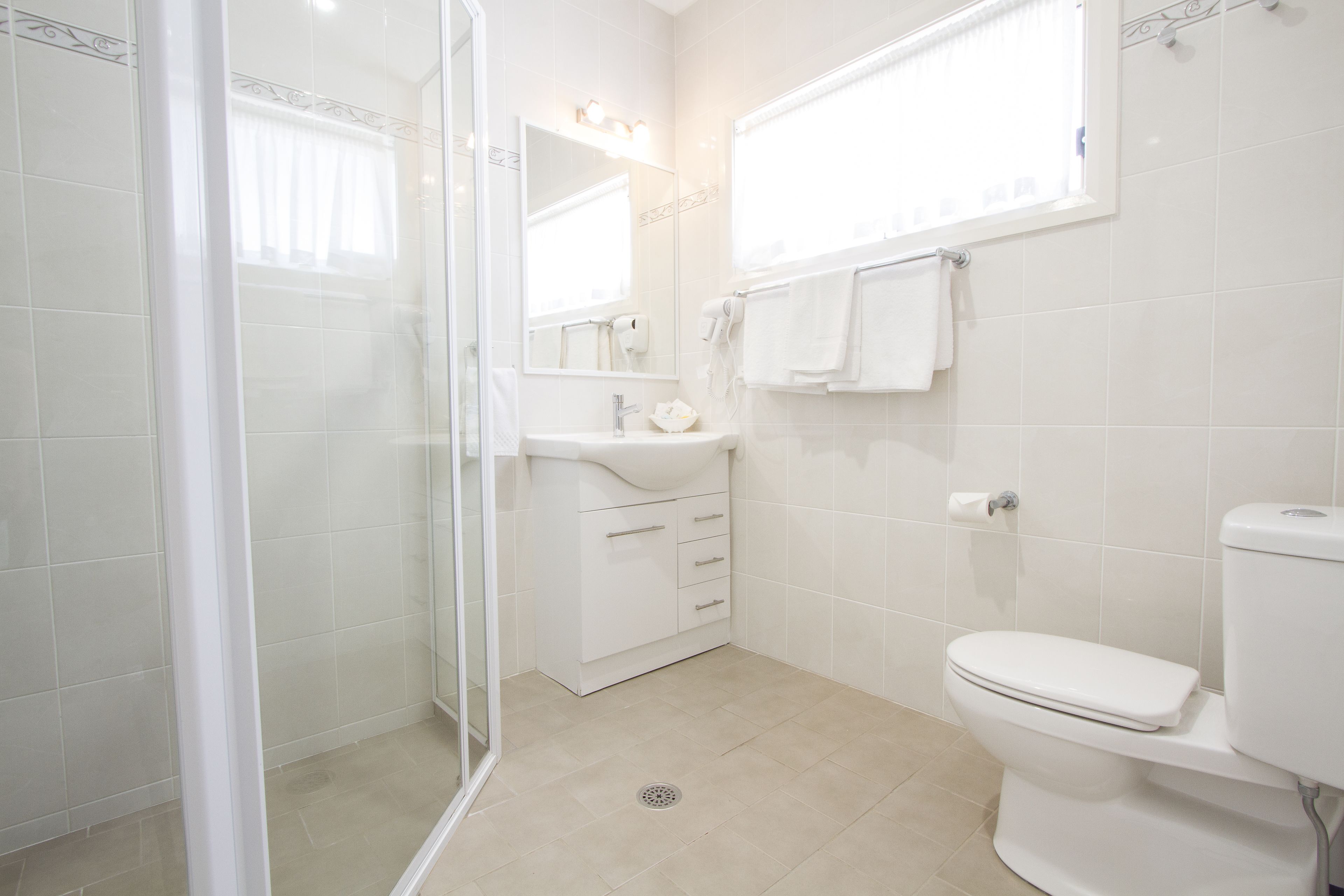 executive room, 1 queen bed | bathroom | free toiletries, hair dryer, towels