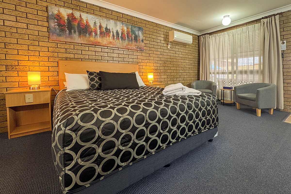 Deluxe Room, 1 Queen Bed (Ground Floor)