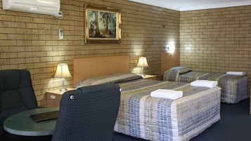 豪華雙床房 (Ground Floor) | 書桌、熨斗/熨衫板、免費 Wi-Fi、床單