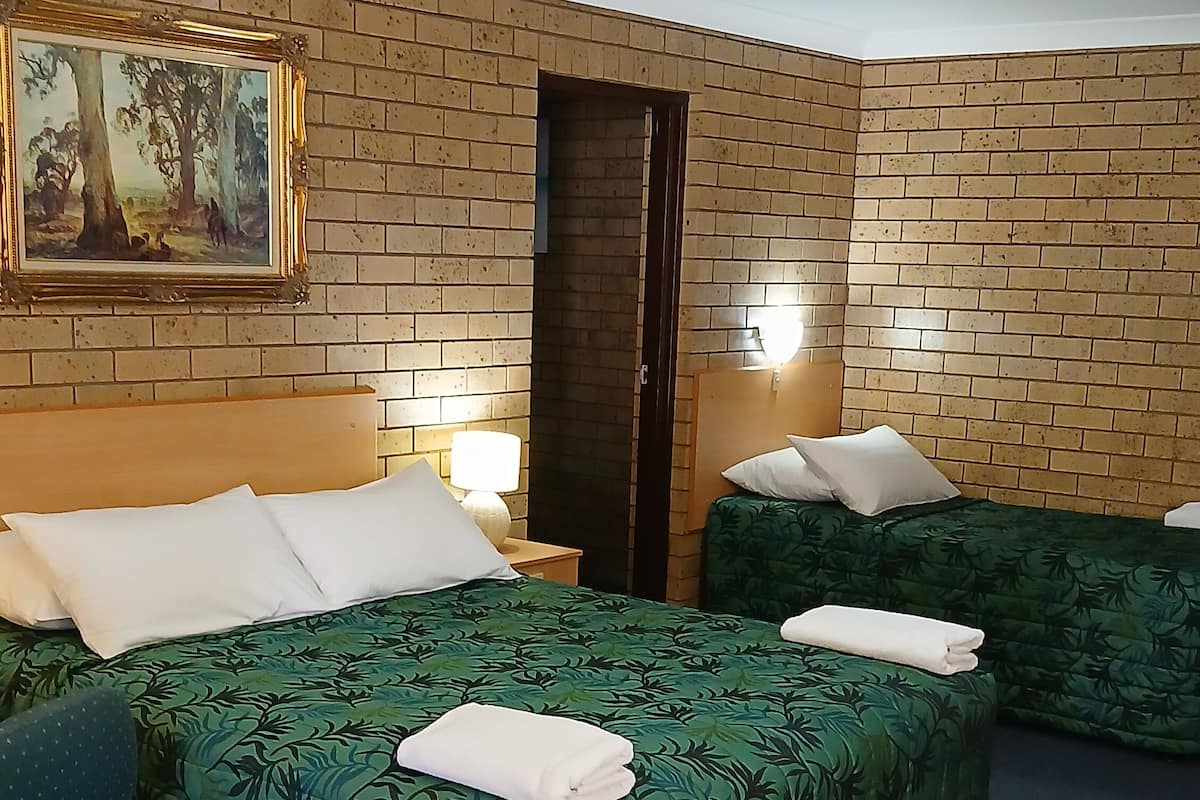 Suite familiare | Una scrivania, ferro/asse da stiro, Wi-Fi gratuito, lenzuola