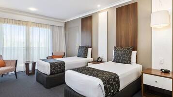 Deluxe Twin Room | Minibar, desk, iron/ironing board, cribs/infant beds