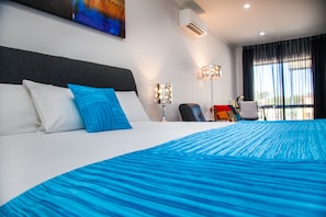 Premier King Room | Minibar, blackout drapes, iron/ironing board, free WiFi