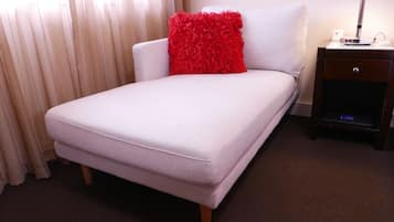 Economy Double Room, 1 Queen Bed, Non Smoking | Living area | Flat-screen TV