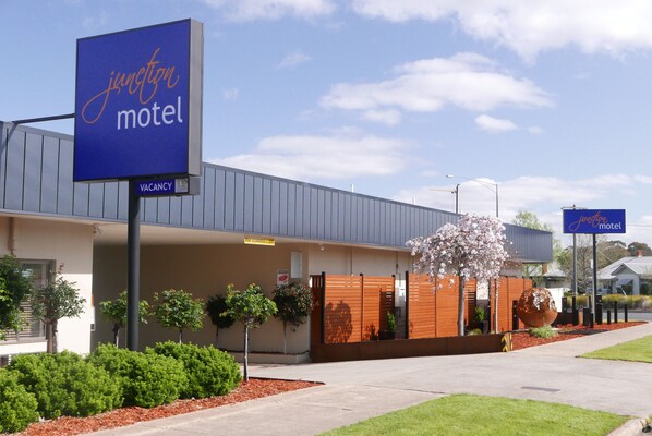 A Junction Motel with a modern design, featuring a large signboard, a covered entrance, and a well-maintained garden area. - Junction Motel, Maryborough (Maryborough)