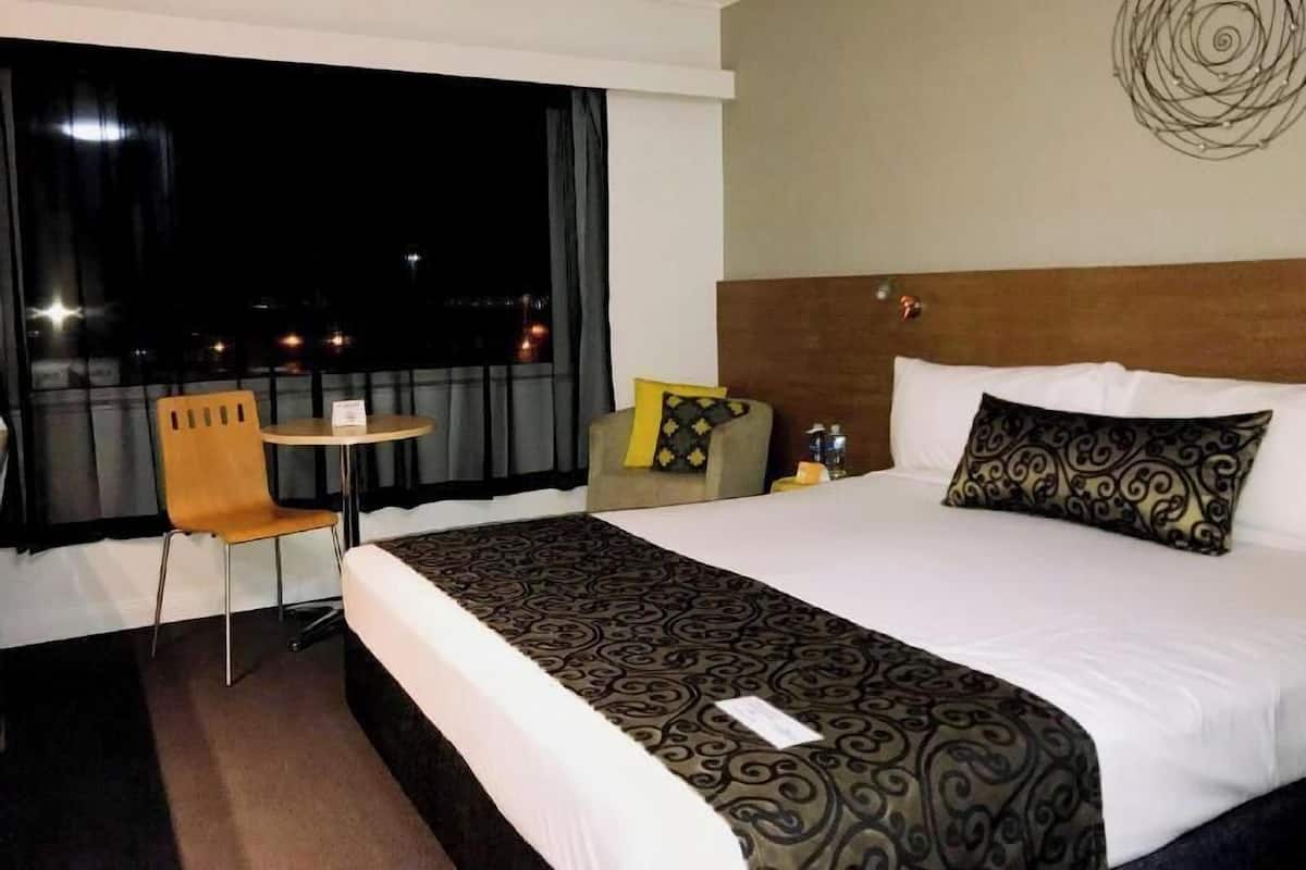 Työpöytä, silitysrauta/-lauta, ilmainen Wi-Fi, vuodevaatteet