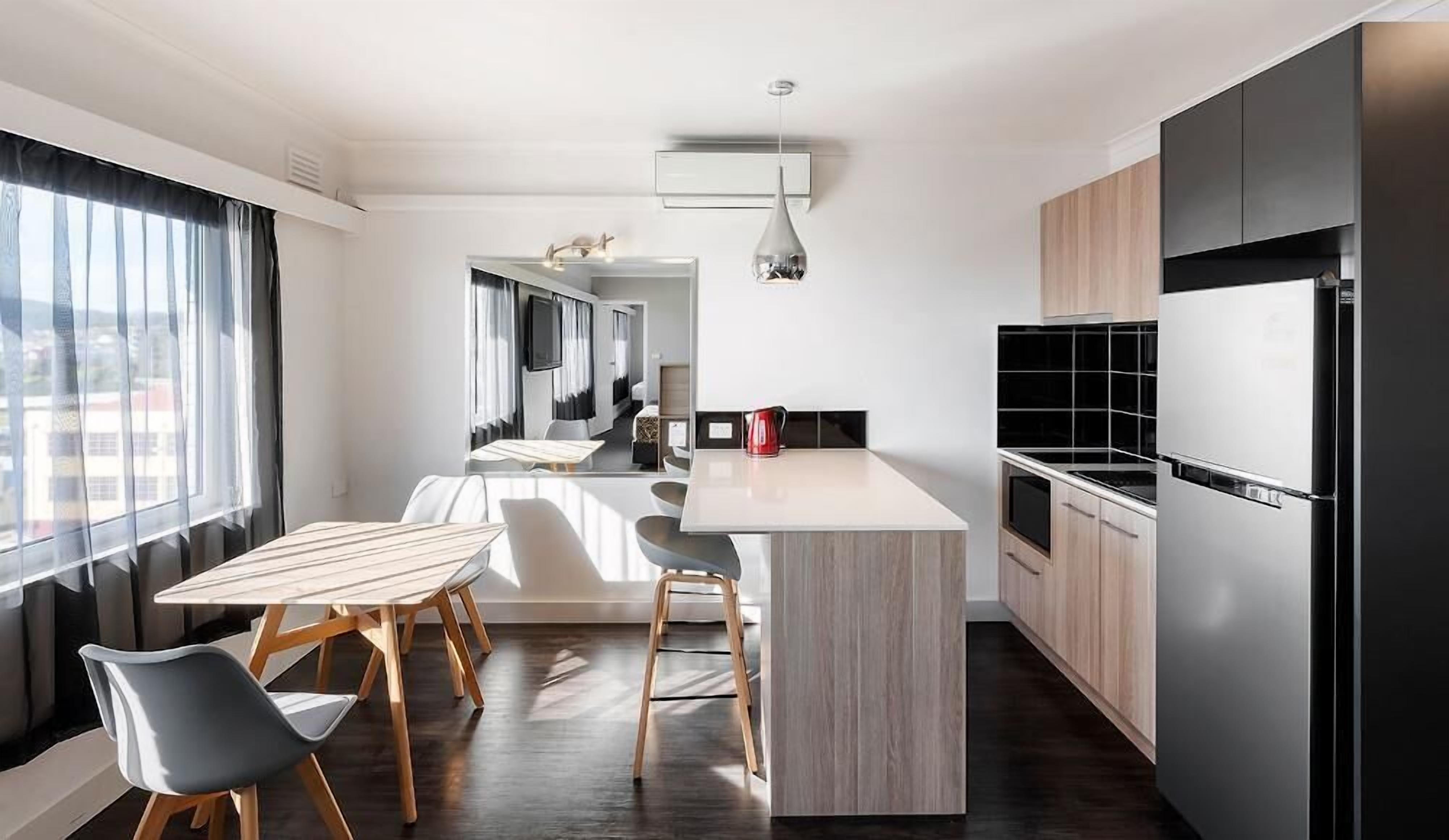 デスク、アイロン / アイロン台、旅行用ベビーベッド、WiFi (無料)