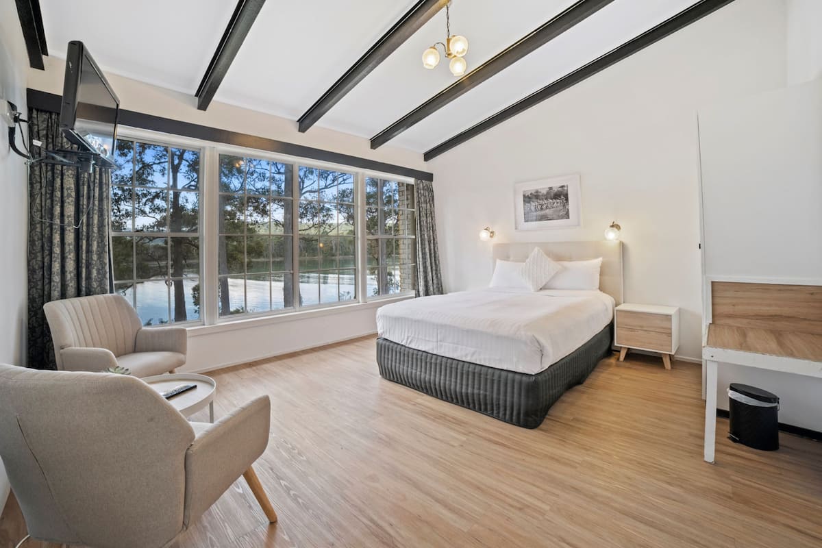 Deluxe Sea View Queen | 2 bedrooms, minibar, iron/ironing board, free WiFi