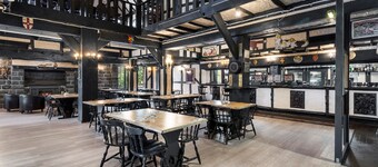 The Fox and Hounds Historic Hotel