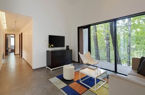 Suite, 2 chambres | Articles de minibar gratuits, coffre-fort, décor unique