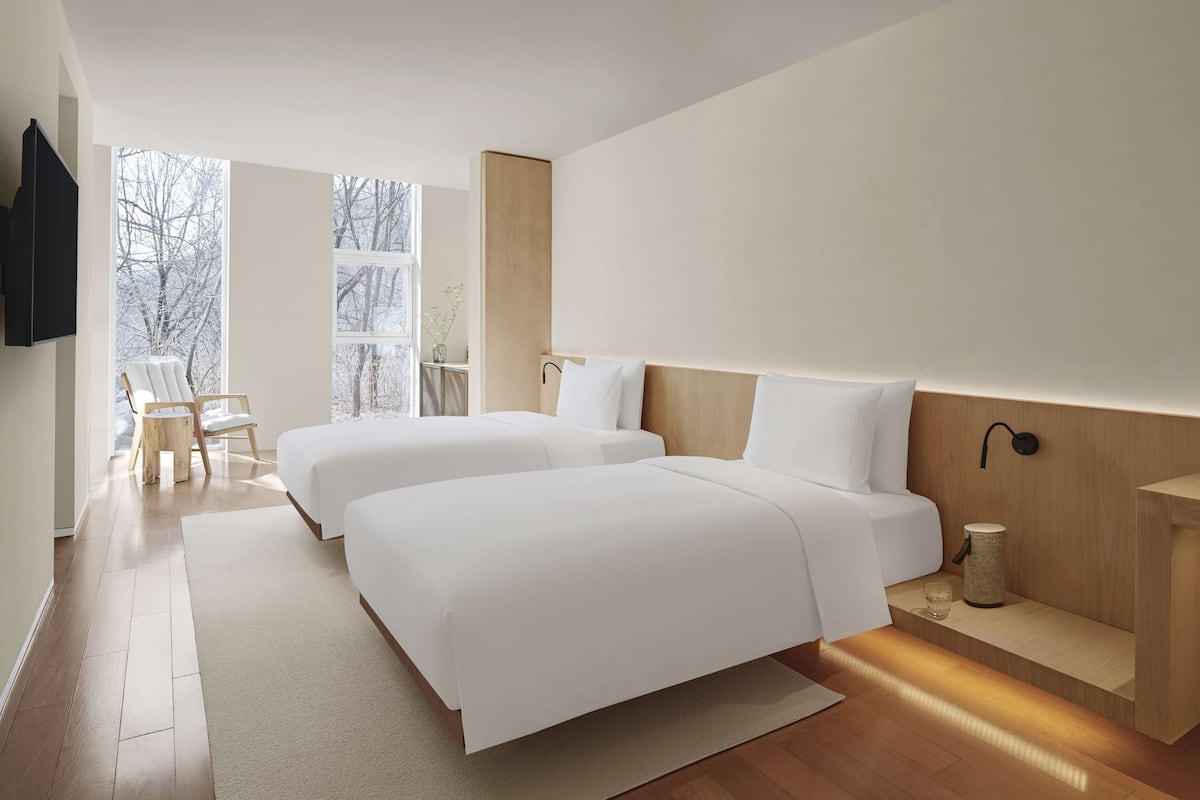 Room, 2 Twin Beds | Free minibar, in-room safe, individually decorated