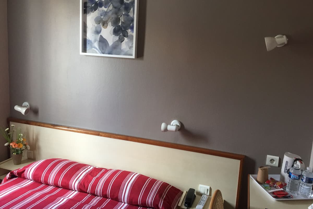 Habitación doble de uso individual | Escritorio, cortinas opacas, sistema de insonorización