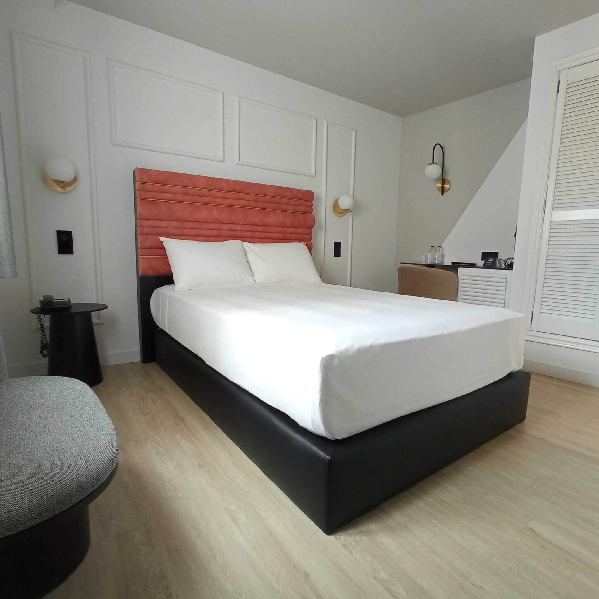 economy single room | minibar, in-room safe, desk, free wifi