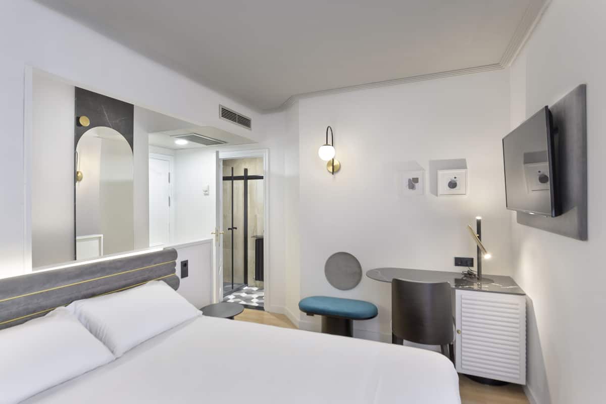 comfort double room | minibar, in-room safe, desk, free wifi