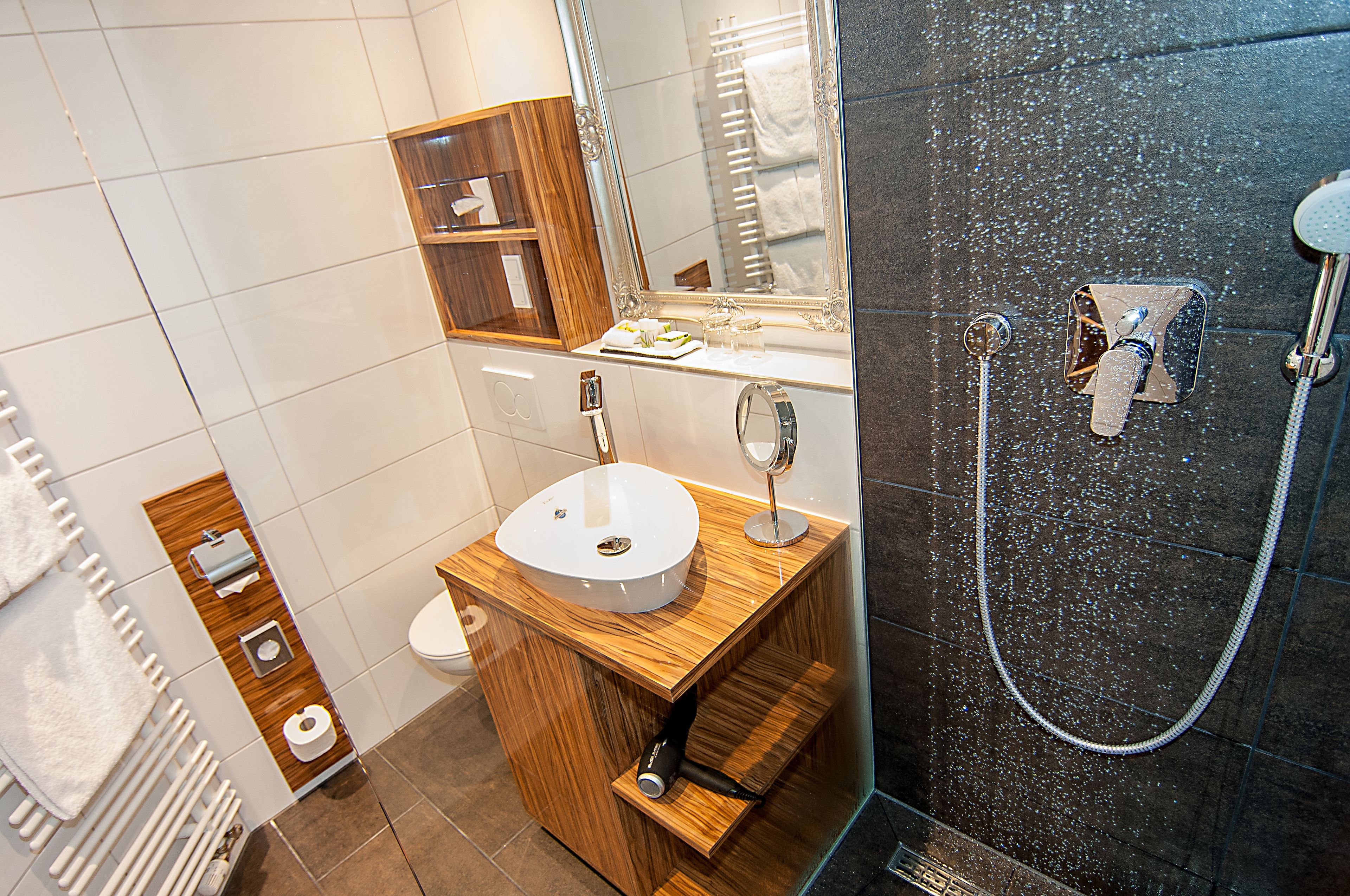 deluxe double room | bathroom | shower, eco-friendly toiletries, hair dryer, slippers