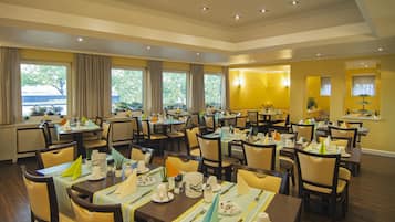 Tägliches Frühstücksbuffet gegen Gebühr