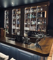Cocktail bar