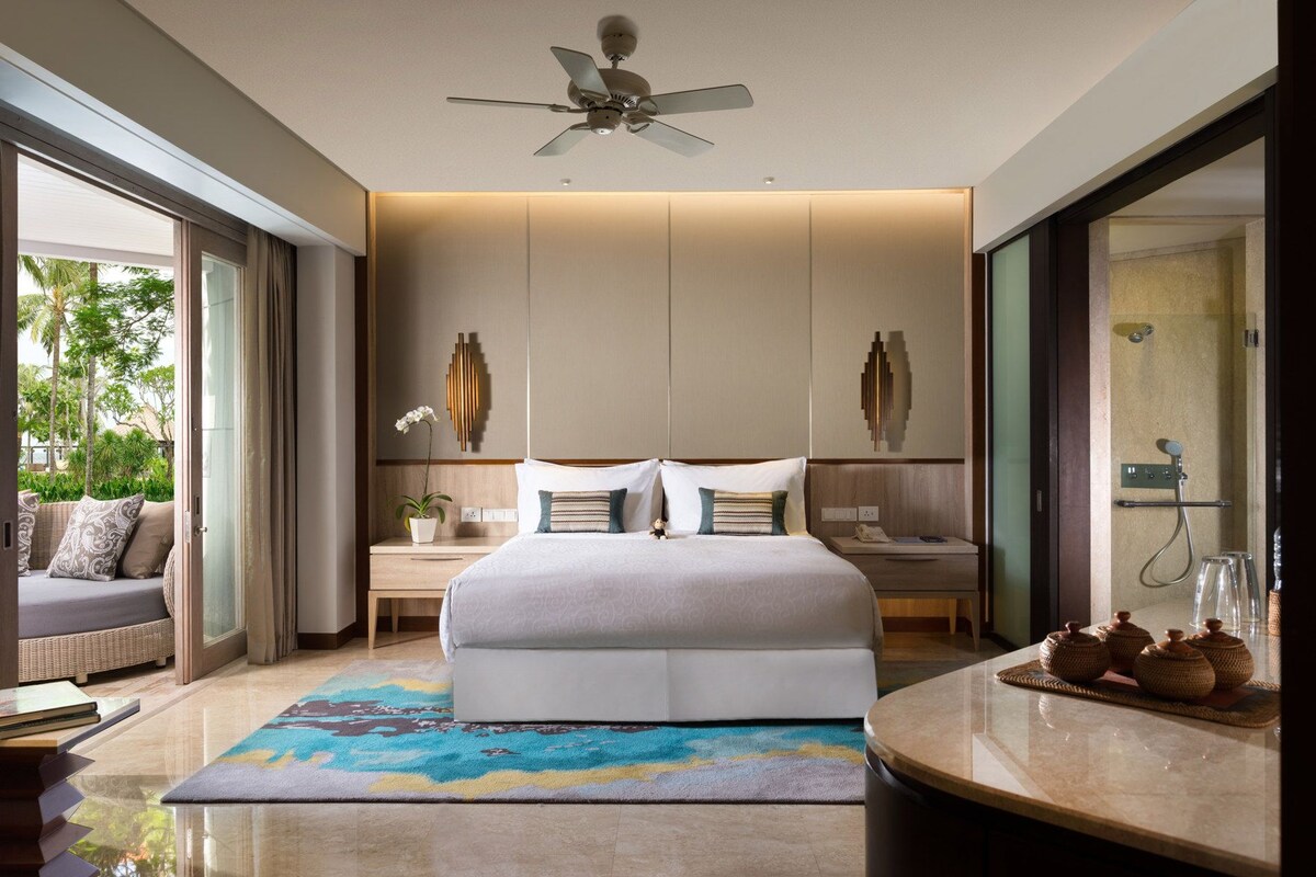 Premium bedding, minibar, in-room safe, desk