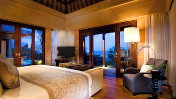 Suite, 1 Double Bed, Kitchenette | Premium bedding, minibar, in-room safe, individually furnished