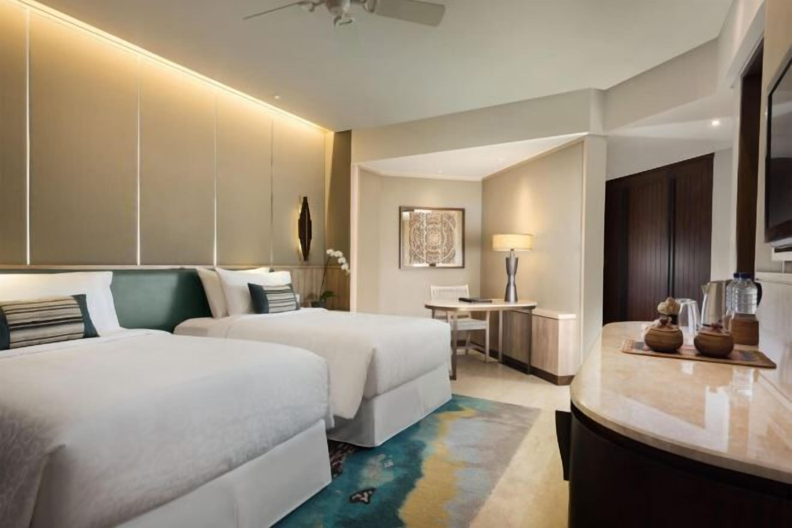 Peralatan tempat tidur premium, bar mini, peti besi dalam bilik 