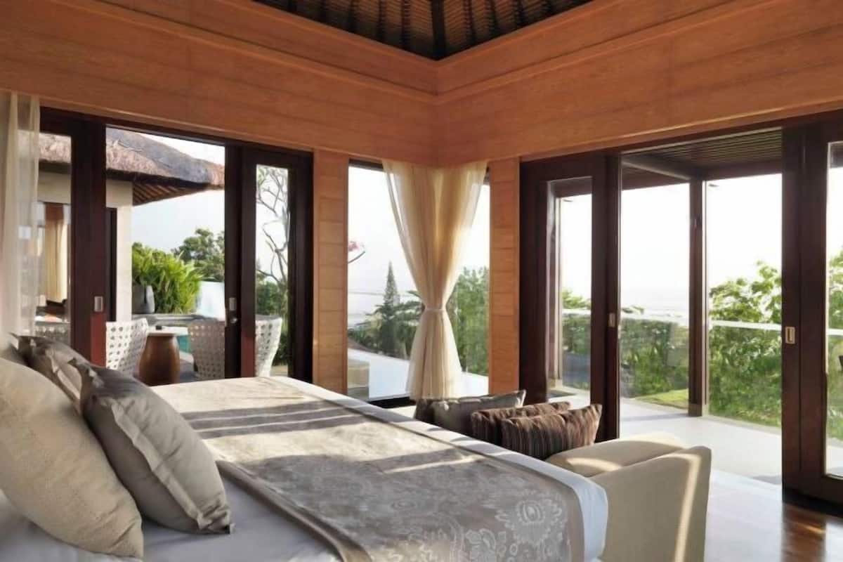 Ropa de cama de alta calidad y minibar 