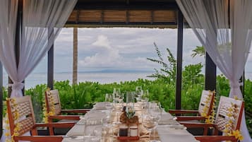 3 restaurants, breakfast, lunch, dinner served; Indonesian cuisine