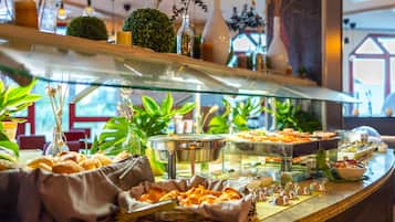 Dagelijks ontbijtbuffet (EUR 18.90 per persoon)