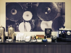 Daily buffet breakfast (BRL 70.00 per person)