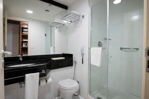 Minibar, kostenloses WLAN, Bettwäsche
