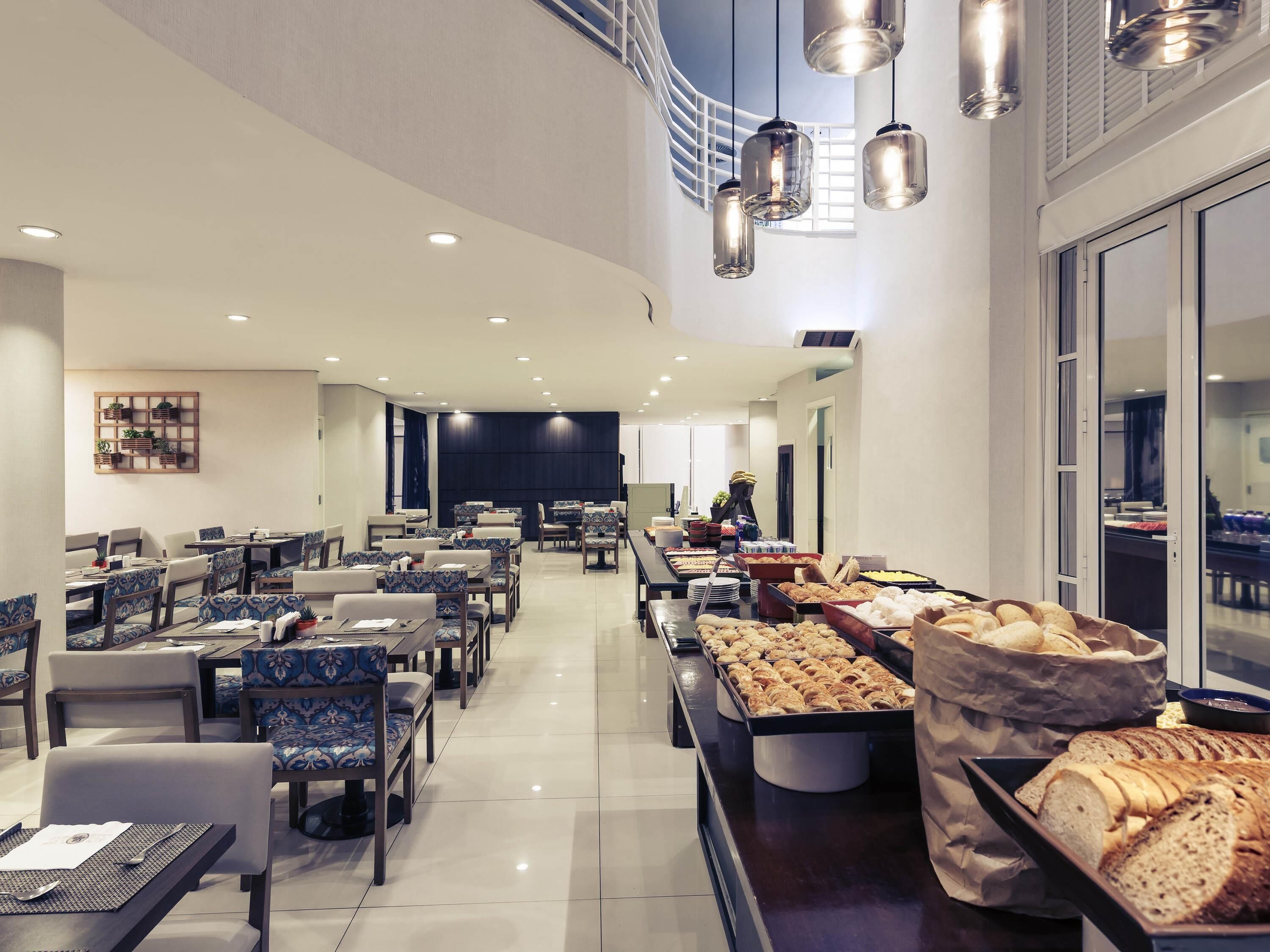 Petit déjeuner buffet (70.00 BRL par personne)