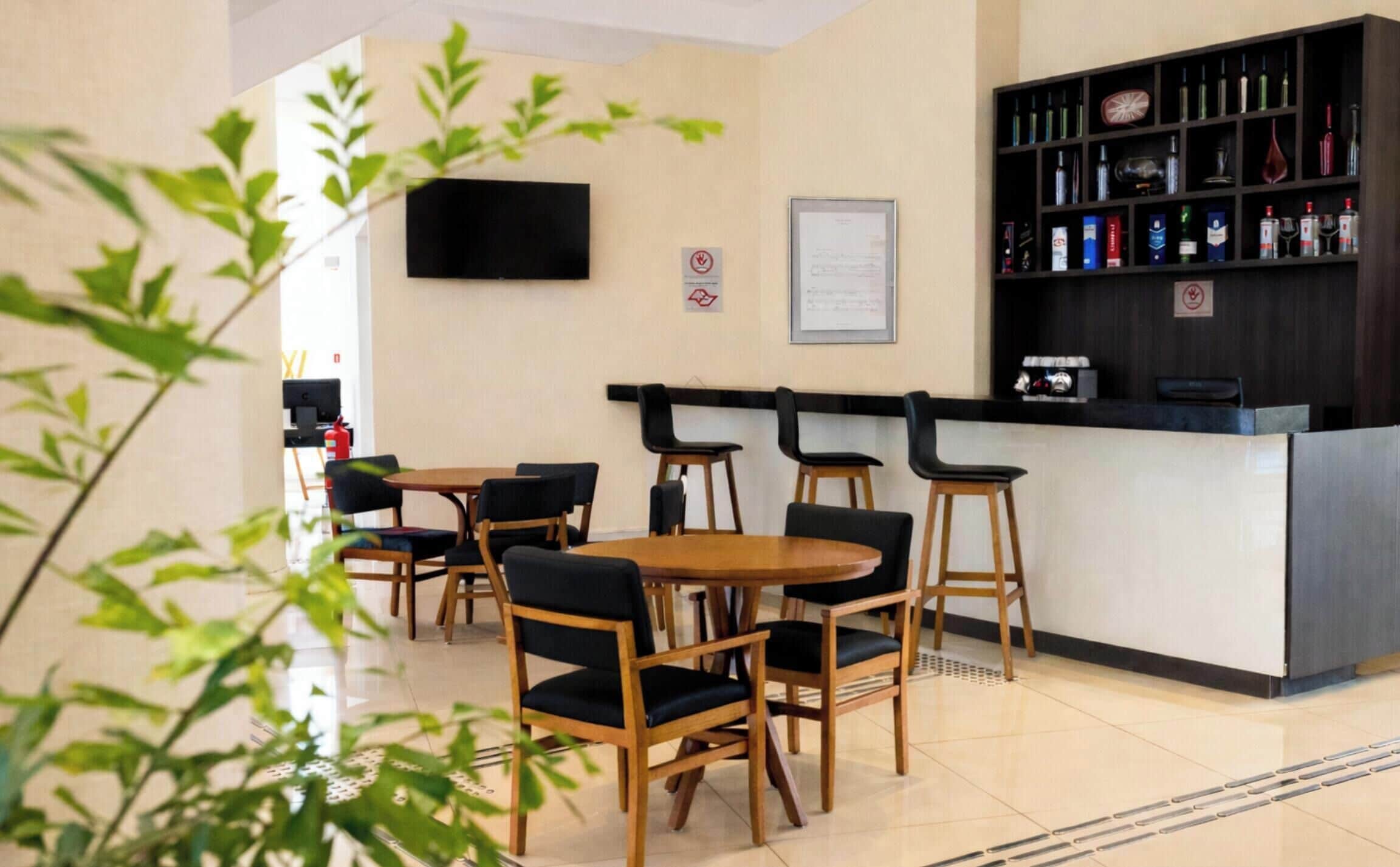 تقديم الغداء والعشاء