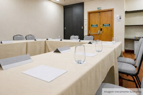 Sala de reuniones. Hotel Intercity Campinas