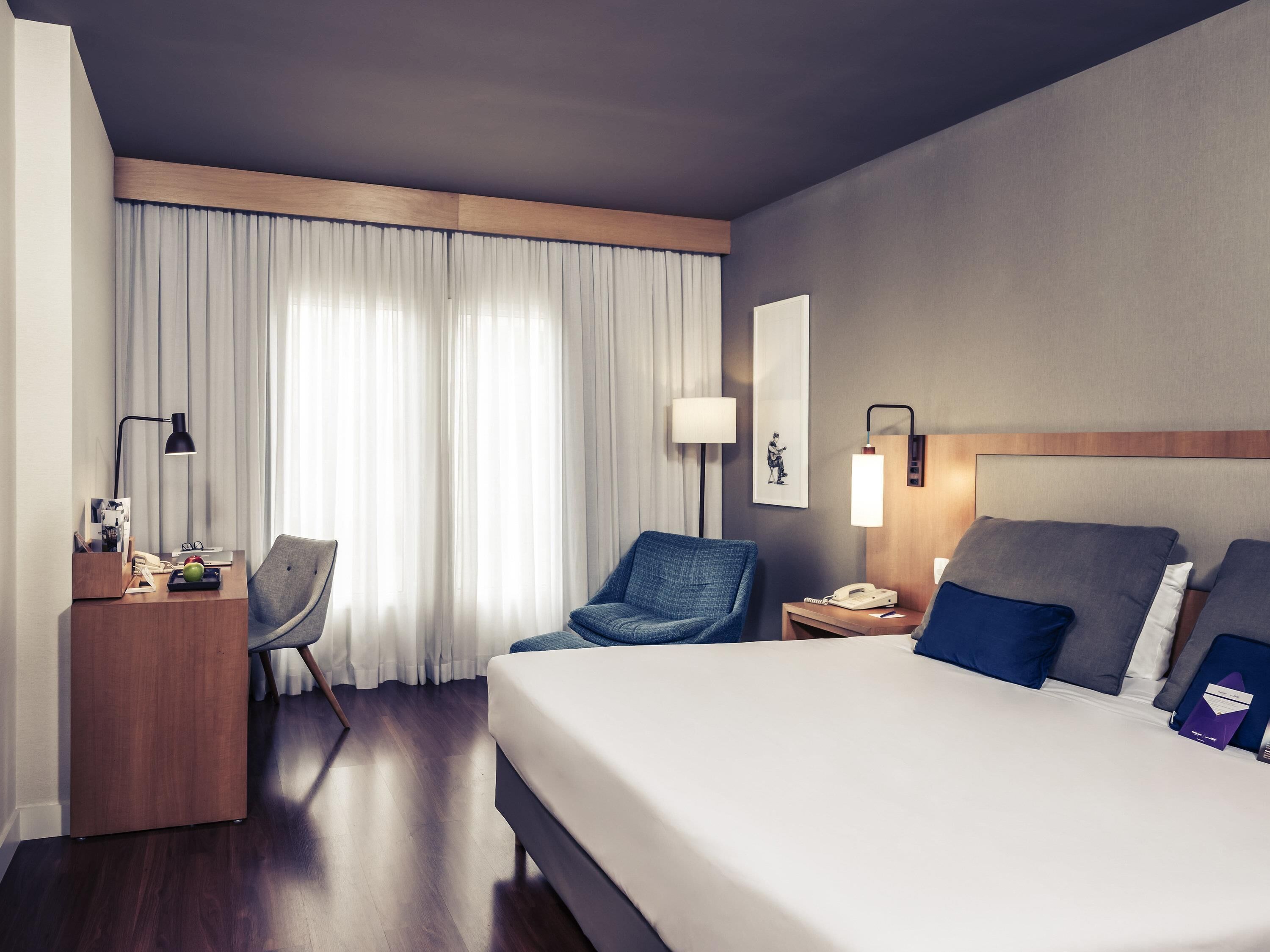 迷你吧、客房內保險箱、書桌、遮光布/窗簾