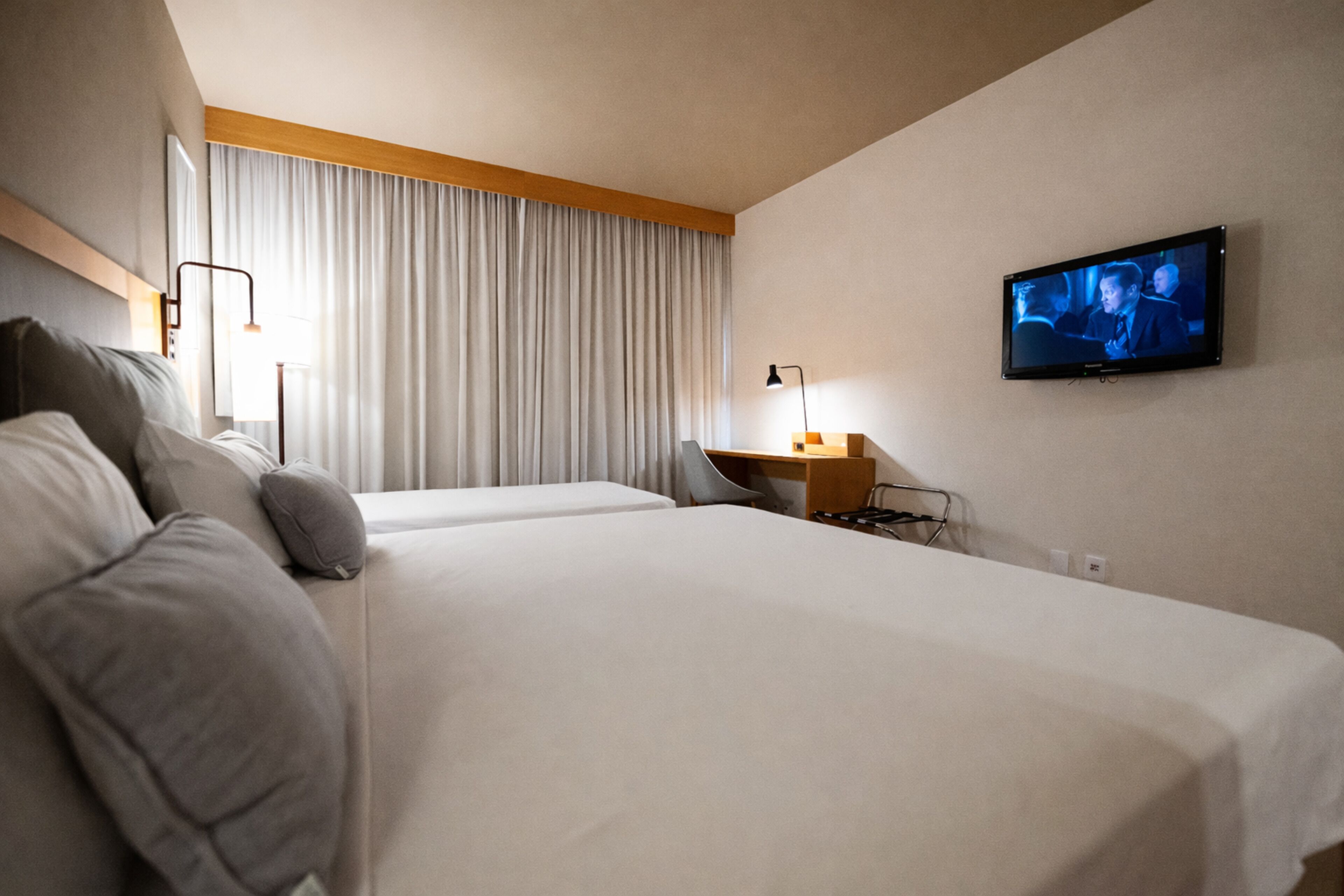 Minibar, wifi gratis, ropa de cama