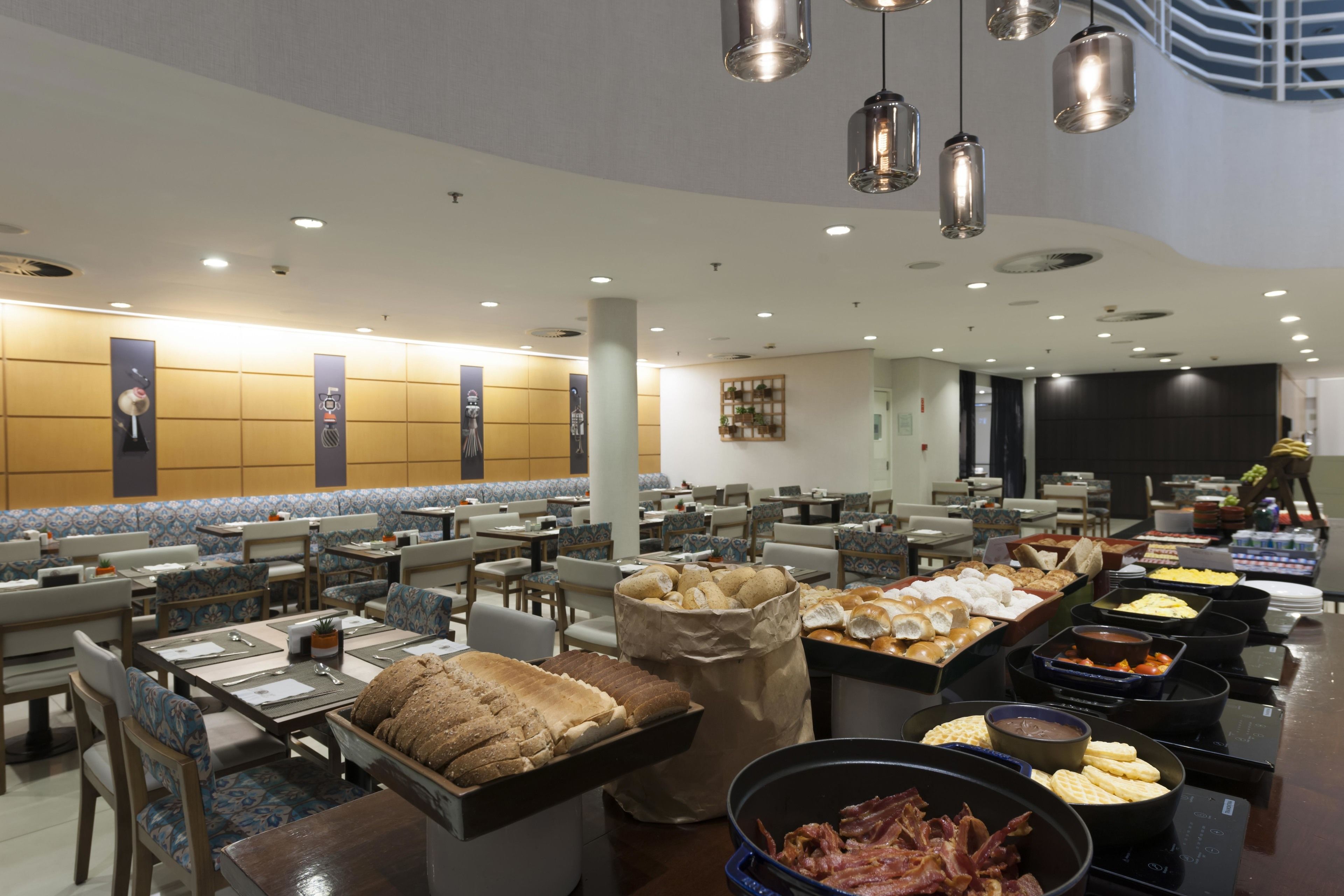 Café da manhã com buffet todos os dias (BRL 70 por pessoa) 
