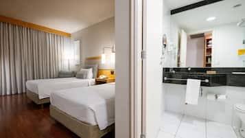 Minibar, wifi gratis y ropa de cama