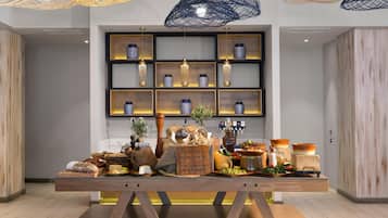 4 ravintolaa, joissa tarjoillaan lounas; paikallinen keittiö