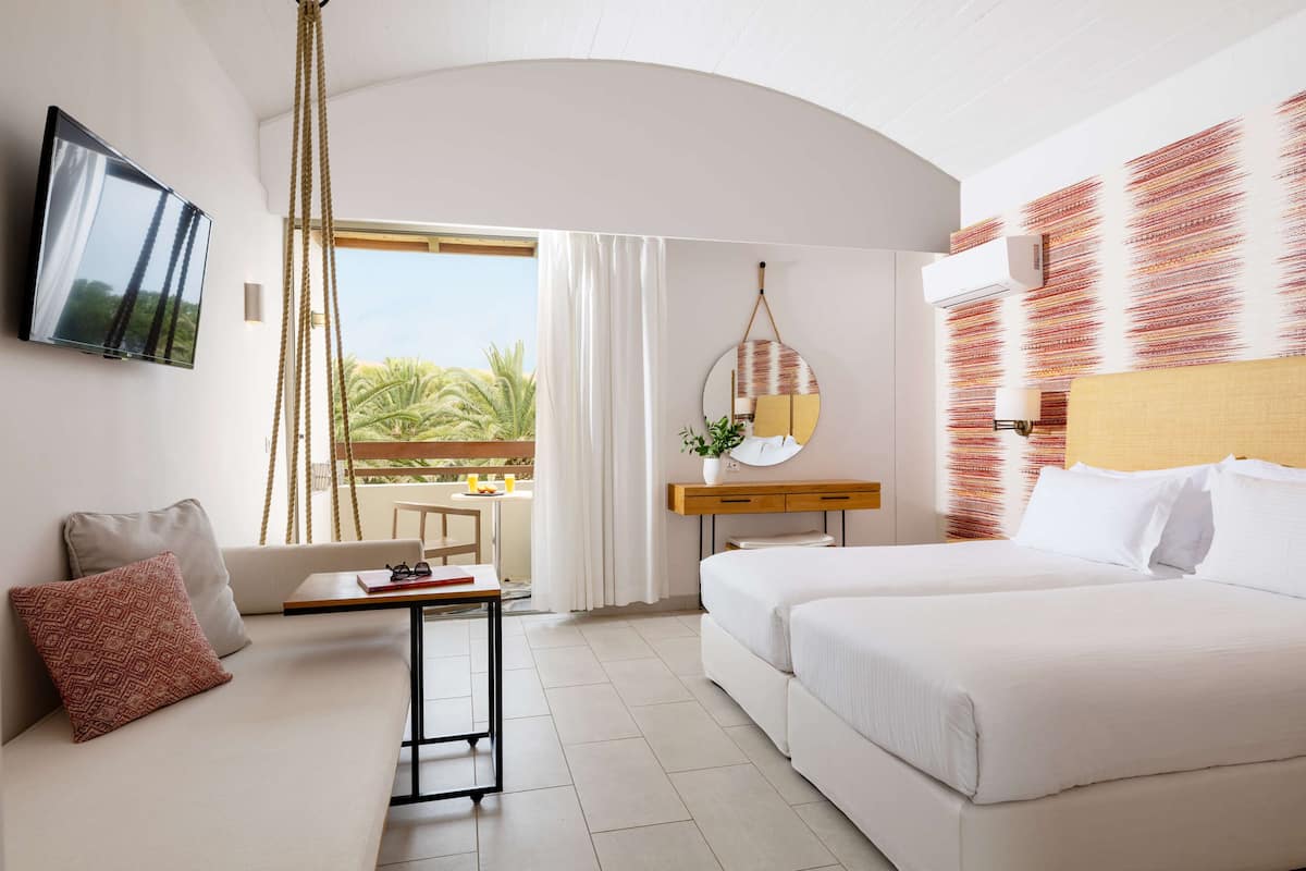 Bungalow, Side Sea View | Hypo-allergenic bedding available, in-room safe, soundproofing