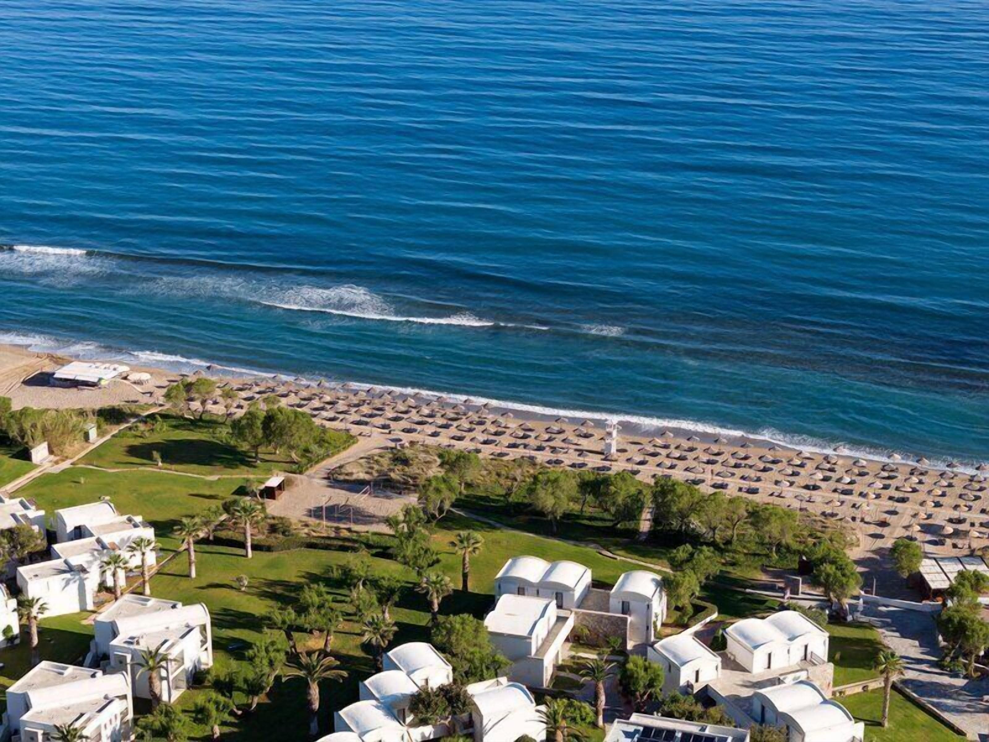 Private beach, sun-loungers, beach umbrellas, beach towels