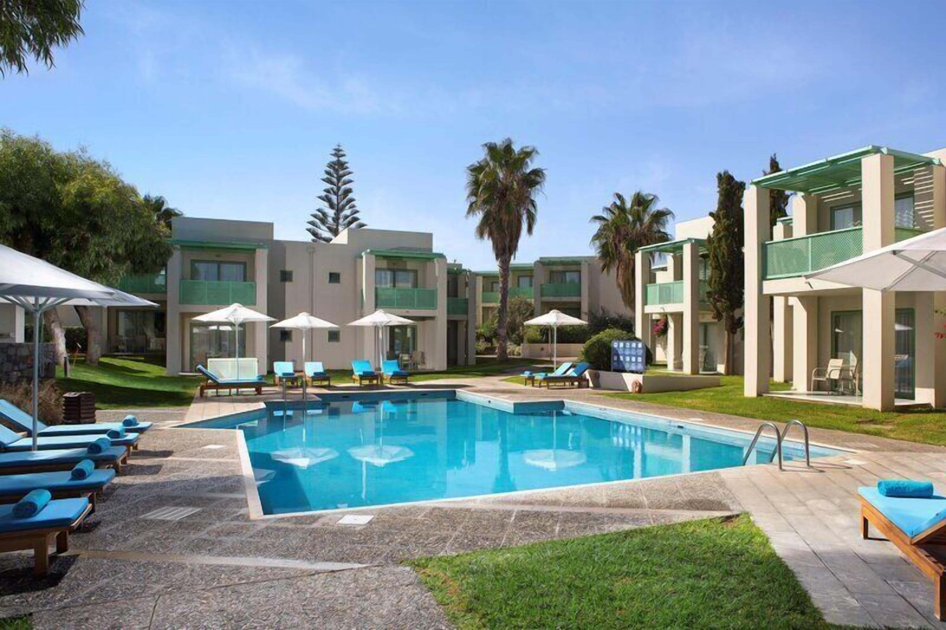 3 outdoor pools, pool umbrellas, sun loungers