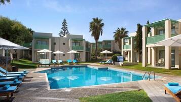 3 outdoor pools, pool umbrellas, sun loungers