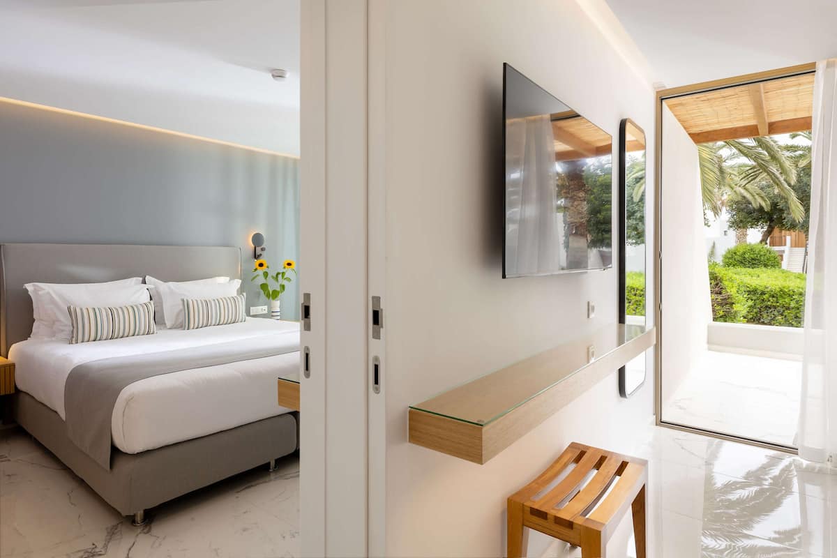 Family Room with Connecting Door | Hypo-allergenic bedding available, in-room safe, soundproofing