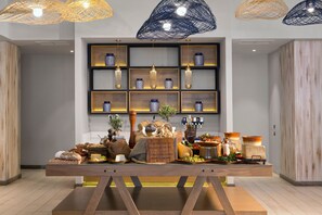 4 restaurants, lunch, dinner served; local cuisine